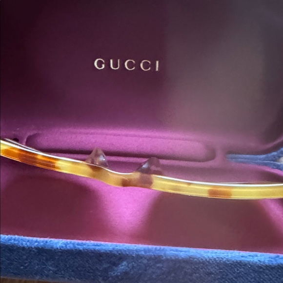 Gucci Tortoiseshell Sunglasses with Black Lenses - Picture 4 of 7